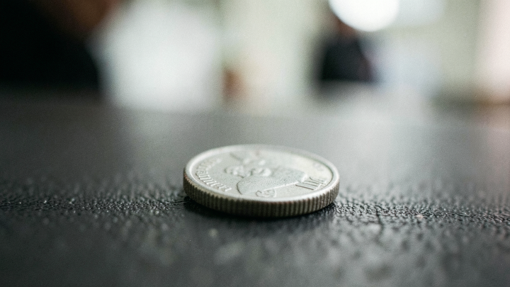 RBNZ ponechala sadzbu na 2,75 %, trhy čakali zvýšenie – novozélandský dolár oslabil
